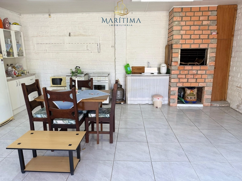 Casa a venda no Centro de Tramandaí, próxima ao mar: 2ª foto da galeria de imagens do imóvel