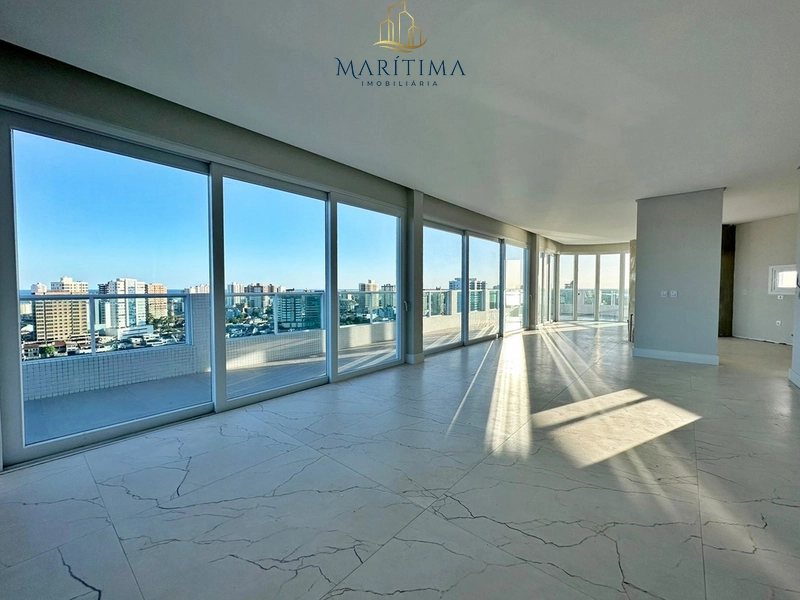 Cobertura duplex com 4 suítes, piscina privada e uma vista de cinema!: 4ª foto da galeria de imagens do imóvel
