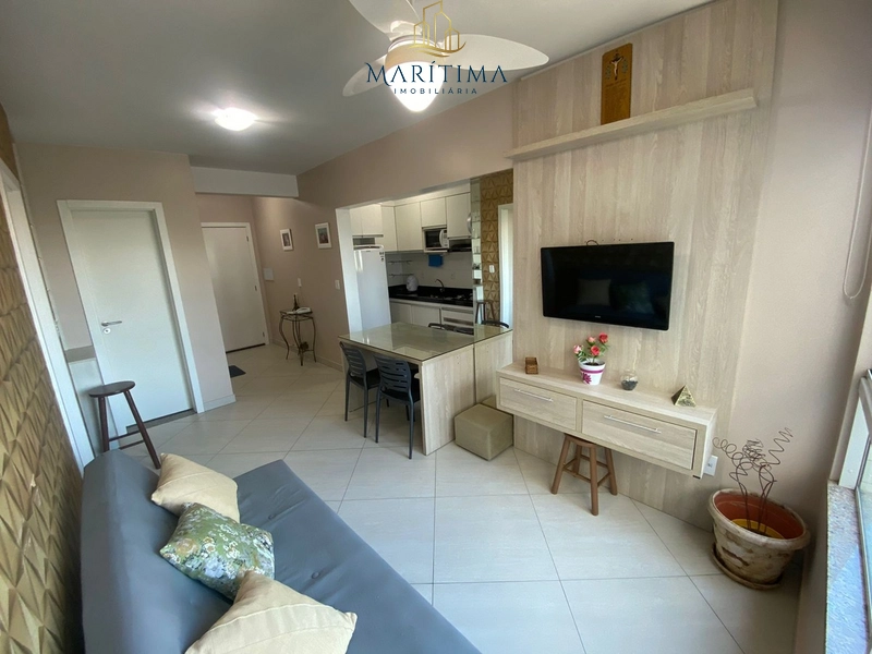 Apartamento mobiliado, ed. com garagem e elevador, a 2 quadras do mar!: 1ª foto da galeria de imagens do imóvel