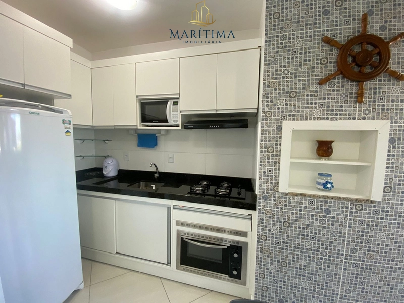 Apartamento mobiliado, ed. com garagem e elevador, a 2 quadras do mar!: 4ª foto da galeria de imagens do imóvel