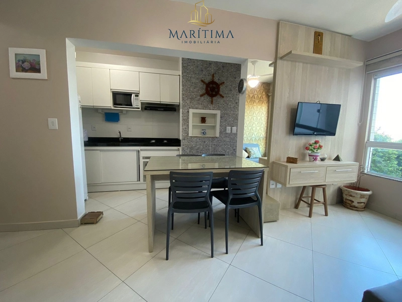 Apartamento mobiliado, ed. com garagem e elevador, a 2 quadras do mar!: 2ª foto da galeria de imagens do imóvel