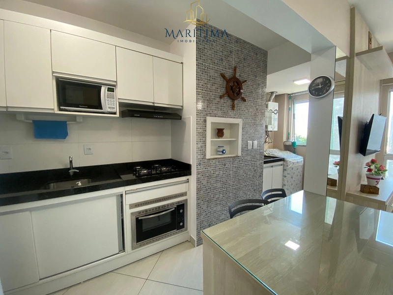 Apartamento mobiliado, ed. com garagem e elevador, a 2 quadras do mar!: 3ª foto da galeria de imagens do imóvel