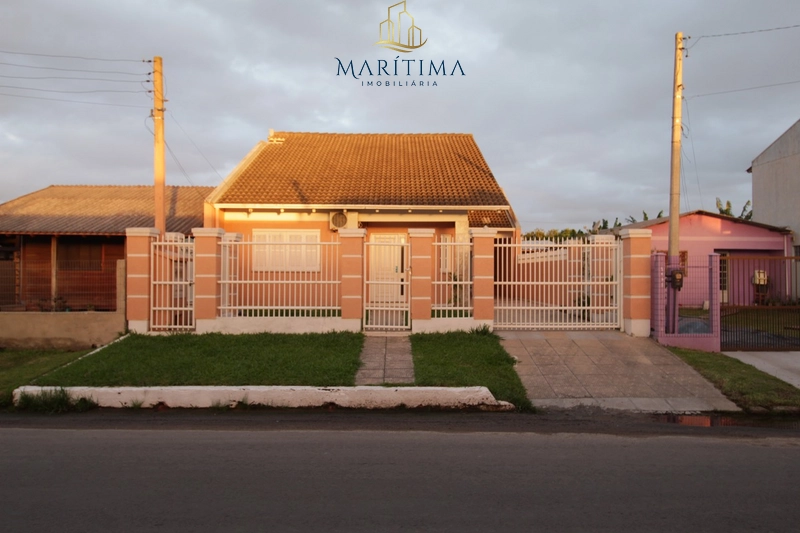 Casa espaçosa com anexo e excelente localização!: 1ª foto da galeria de imagens do imóvel