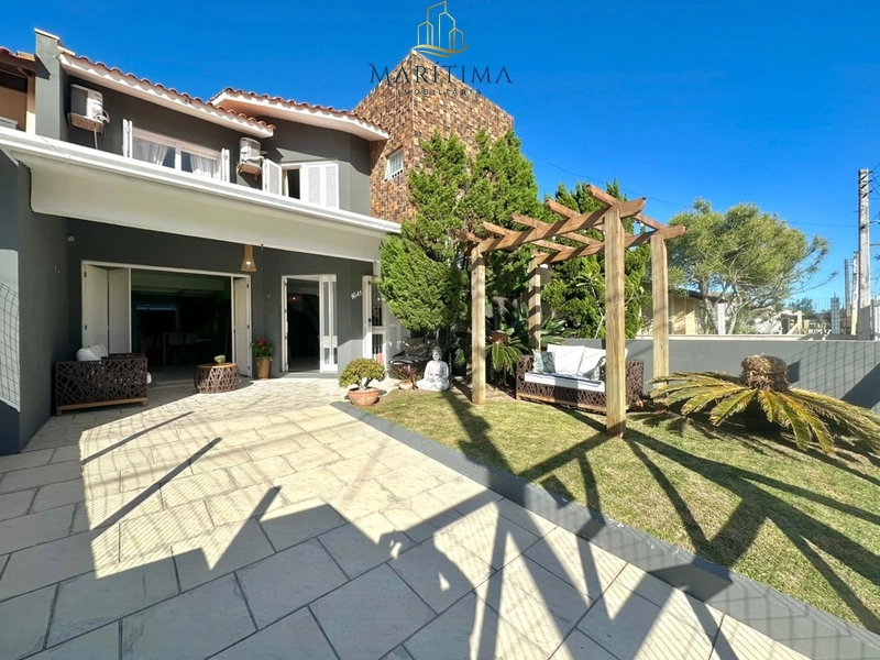 Casa com 04 dormitórios em Imbé!: 1ª foto da galeria de imagens do imóvel