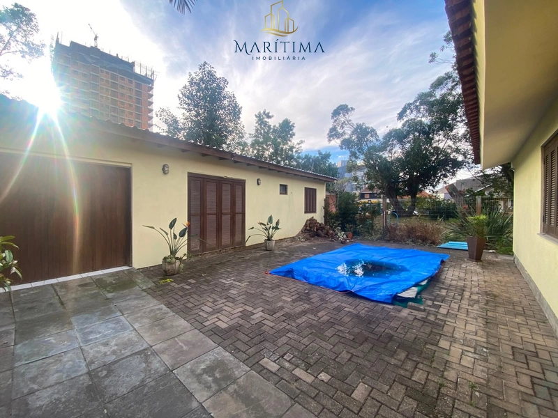 Casa com piscina a venda no Centro de Tramandaí: 2ª foto da galeria de imagens do imóvel