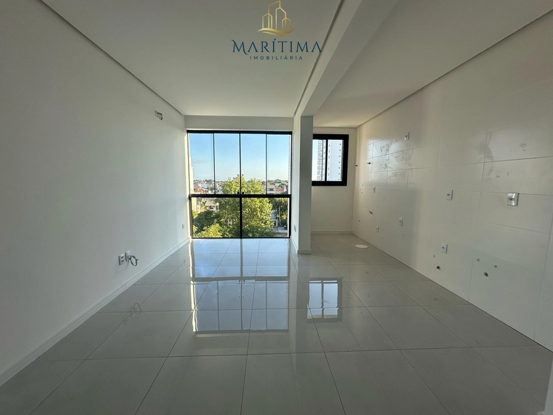 Apartamento com 2 dormitórios (1 suíte) no centro de Tramandaí: 1ª foto da galeria de imagens do imóvel