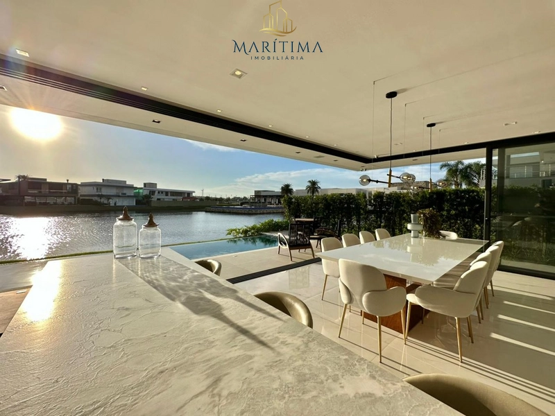 Mansão de 5 suites - beira lago: 3ª foto da galeria de imagens do imóvel