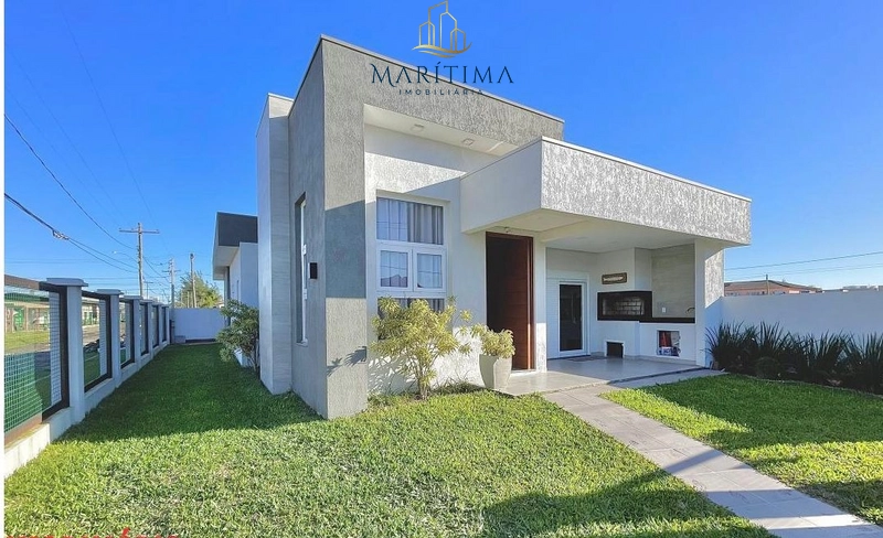 Linda casa a 2 quadras do mar!: 1ª foto da galeria de imagens do imóvel