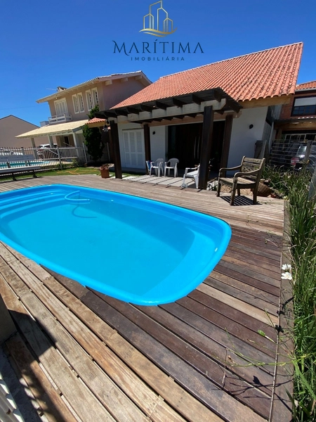 Casa ampla a 03 quadras do Mar, em Tramandaí!: 1ª foto da galeria de imagens do imóvel
