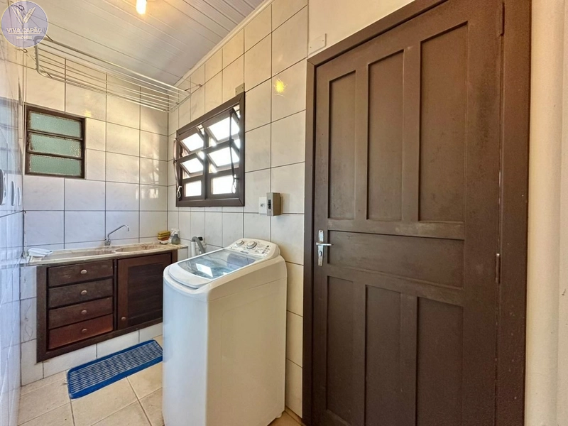 CASA COM 3 TERRENOS APENAS 2 QUADRAS DO MAR: 11ª foto da galeria de imagens do imóvel