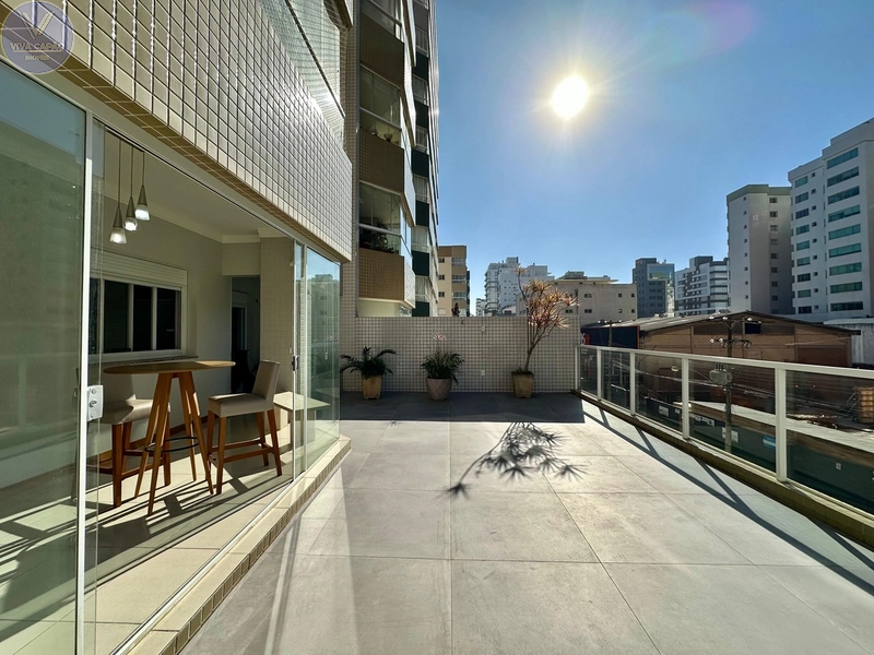 APARTAMENTO COM SACADÃO E TERRAÇO NO NAVEGANTES: 4ª foto da galeria de imagens do imóvel