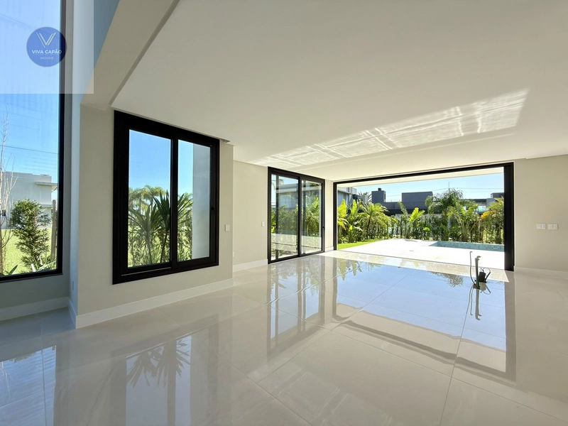 SOBRADO NEOCLÁSSICO À VENDA! 5 SUÍTES • ACESSO À LAGOA • 401 M²: 6ª foto da galeria de imagens do imóvel