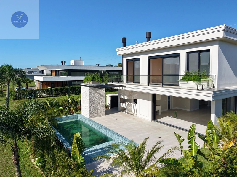 SOBRADO NEOCLÁSSICO À VENDA! 5 SUÍTES • ACESSO À LAGOA • 401 M²: 2ª foto da galeria de imagens do imóvel