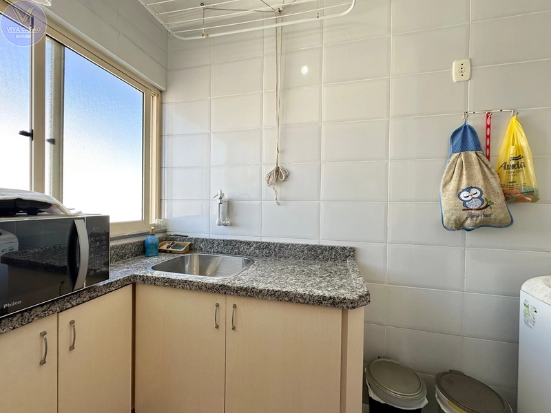 APARTAMENTO NO CORAÇÃO DA CIDADE, JUNTO AO MAR E COM SACADA AMPLA: 8ª foto da galeria de imagens do imóvel