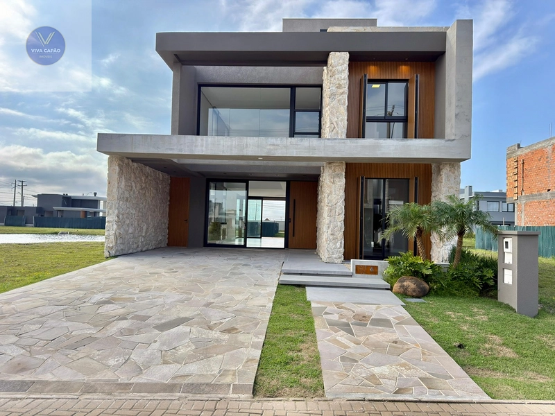 CASA À VENDA EM XANGRI-LÁ! RESIDÊNCIA CONTEMPORÂNEA BEIRA-LAGO: 1ª foto da galeria de imagens do imóvel