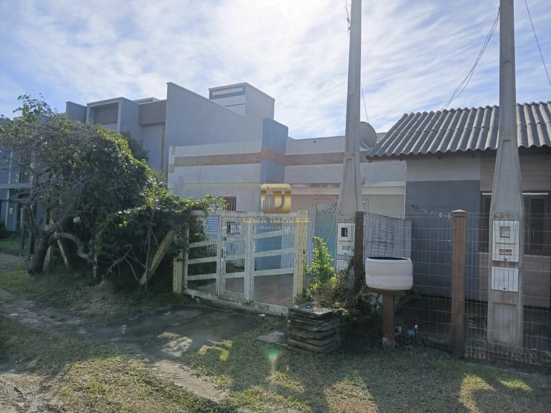 Excelente casa à venda no centro de Imbè RS: 2ª foto da galeria de imagens do imóvel