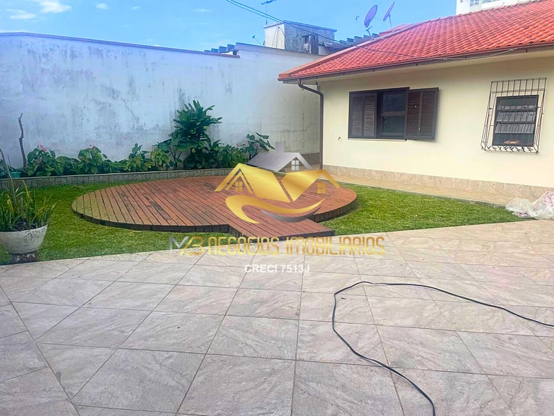 CASA À VENDA – BARREIROS | SEMIMOBILIADA: 1ª foto da galeria de imagens do imóvel