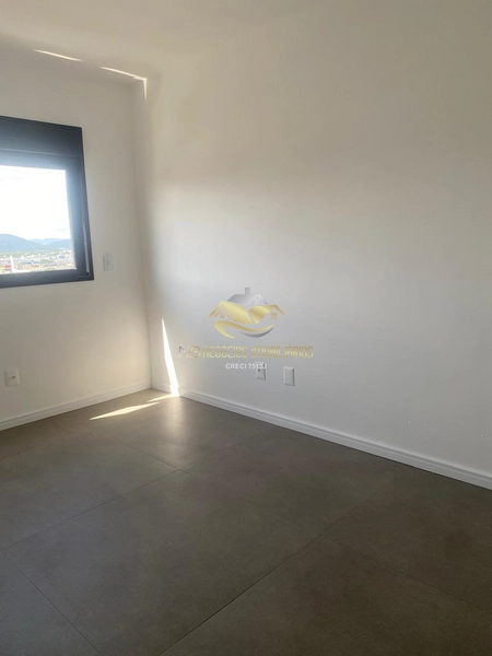 Lindo apartamento sem mobília com sacada: 7ª foto da galeria de imagens do imóvel