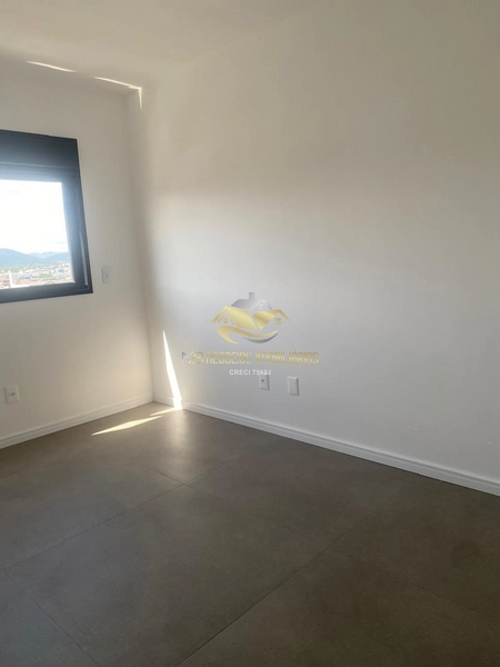 Lindo apartamento sem mobília com sacada: 8ª foto da galeria de imagens do imóvel