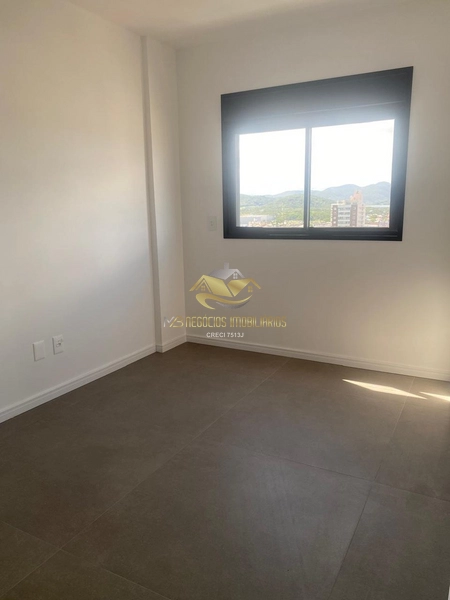 Lindo apartamento sem mobília com sacada: 11ª foto da galeria de imagens do imóvel