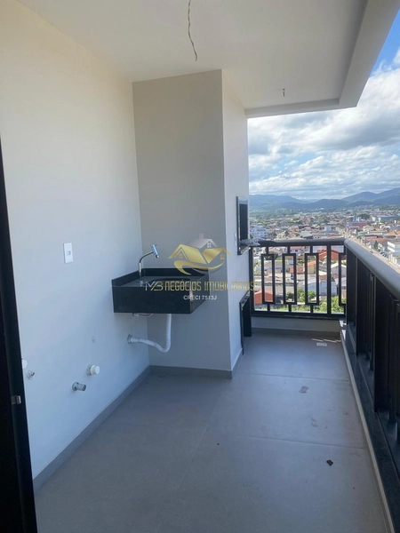 Lindo apartamento sem mobília com sacada: 3ª foto da galeria de imagens do imóvel