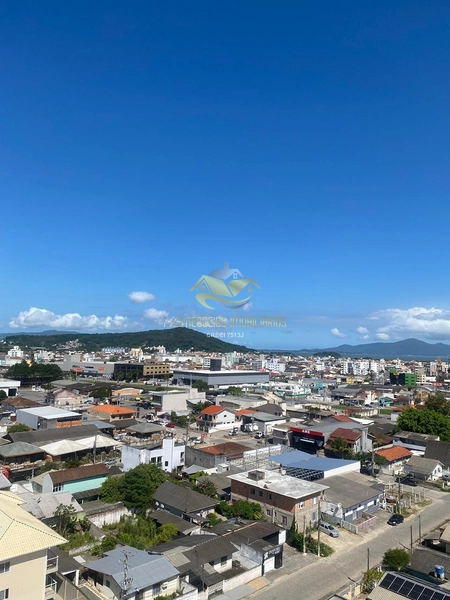 Lindo apartamento sem mobília com sacada: 12ª foto da galeria de imagens do imóvel