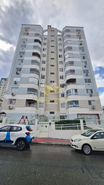 Lindo apartamento mobiliado com sacada fechada: 2ª foto da galeria de imagens do imóvel