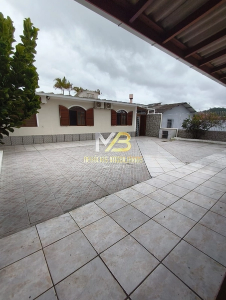 Casa com pátio grande.: 25ª foto da galeria de imagens do imóvel