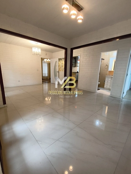 Casa com pátio grande.: 15ª foto da galeria de imagens do imóvel