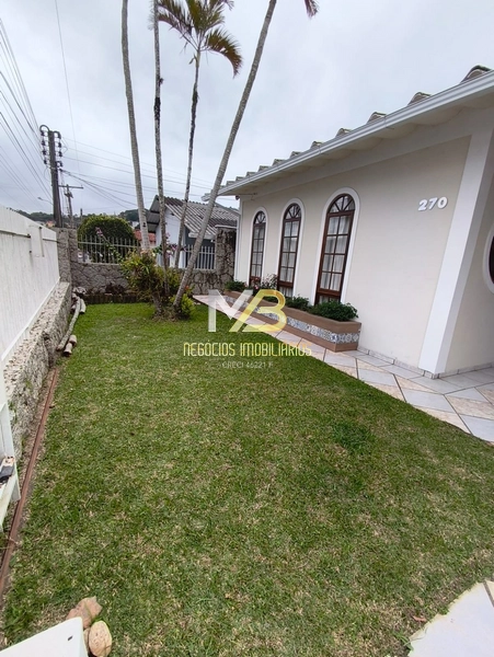 Casa com pátio grande.: 30ª foto da galeria de imagens do imóvel