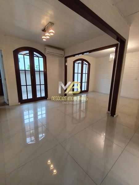 Casa com pátio grande.: 14ª foto da galeria de imagens do imóvel