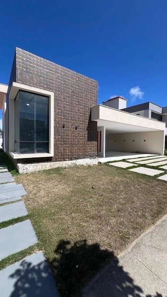 Casa em condomínio com piscina e área de lazer: 1ª foto da galeria de imagens do imóvel