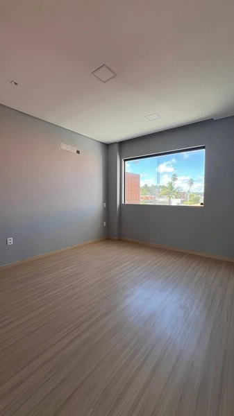 Casa em condomínio com piscina e área de lazer: 3ª foto da galeria de imagens do imóvel