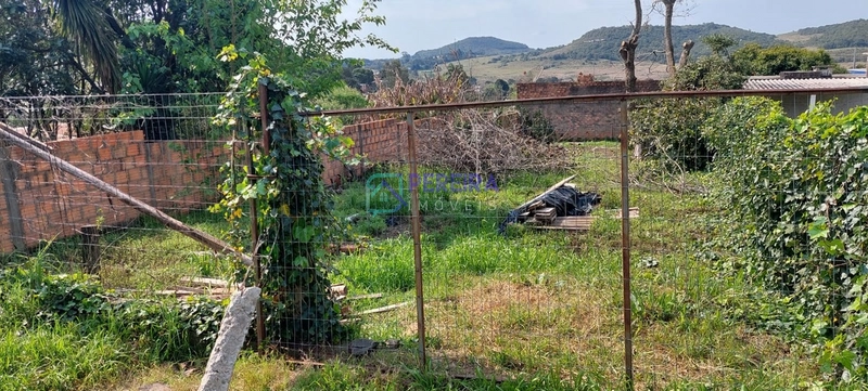 Terreno próximo a Caixa D Água do Wilson : 1ª foto da galeria de imagens do imóvel