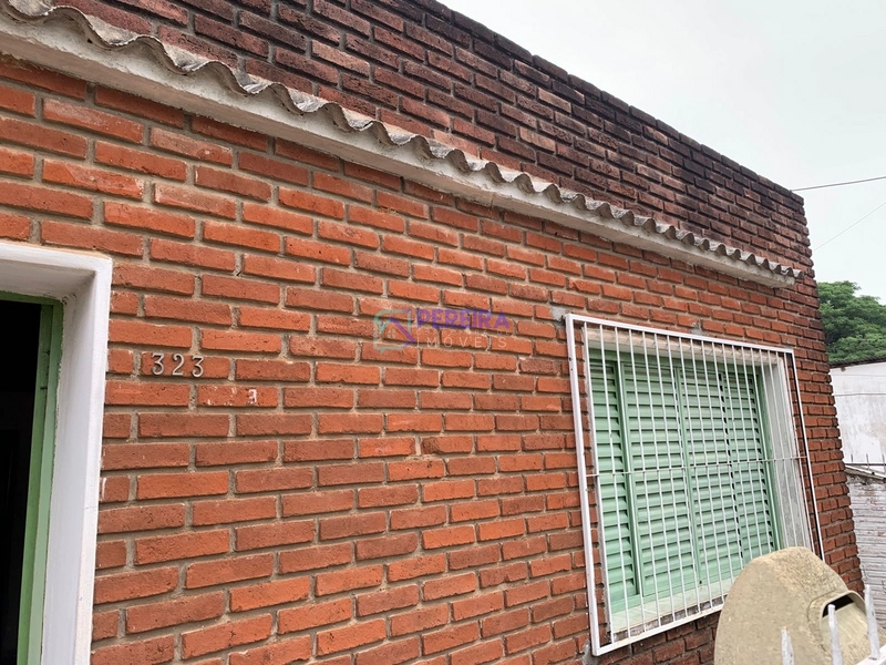 Casa de 02 dormitórios próxima ao shopping Siñeriz.: 3ª foto da galeria de imagens do imóvel