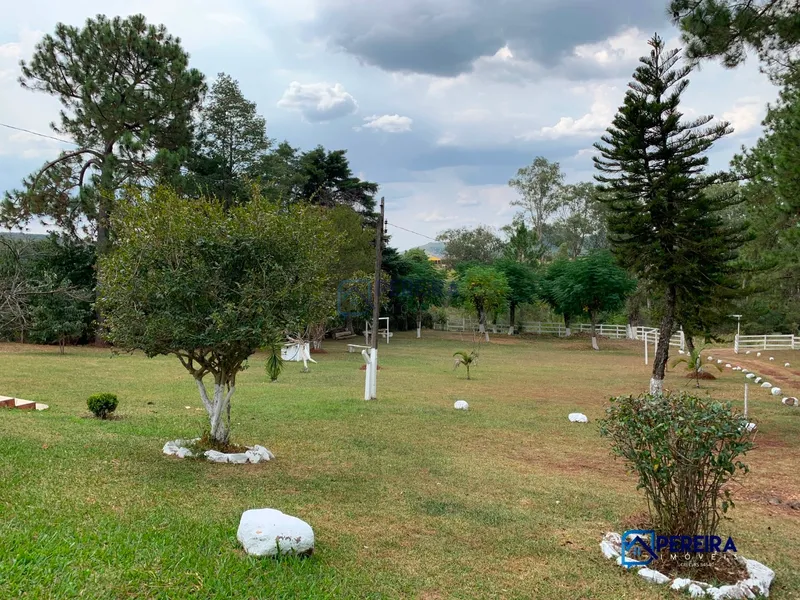 Chácara com campo de futebol: 1ª foto da galeria de imagens do imóvel