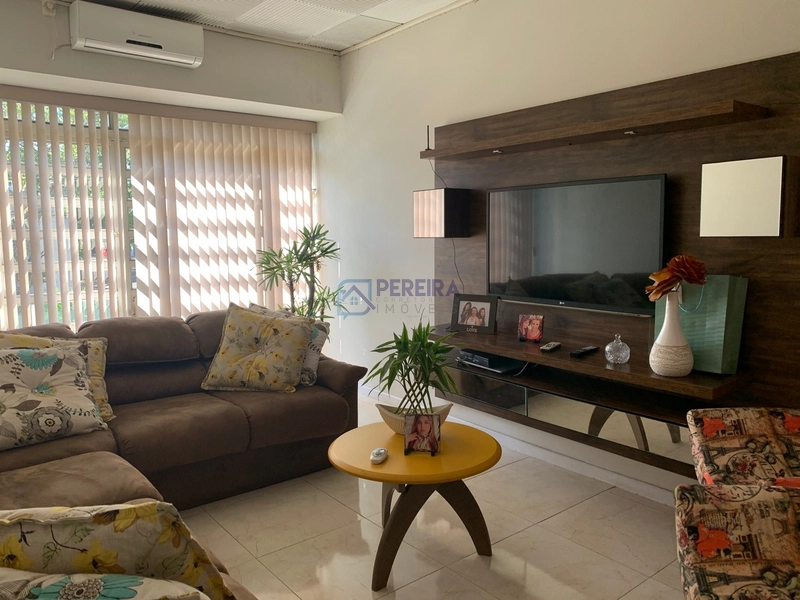 Casa no centro com 3 dormitórios: 6ª foto da galeria de imagens do imóvel