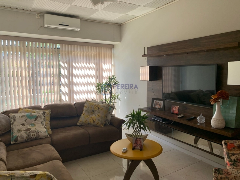 Casa no centro com 3 dormitórios: 4ª foto da galeria de imagens do imóvel