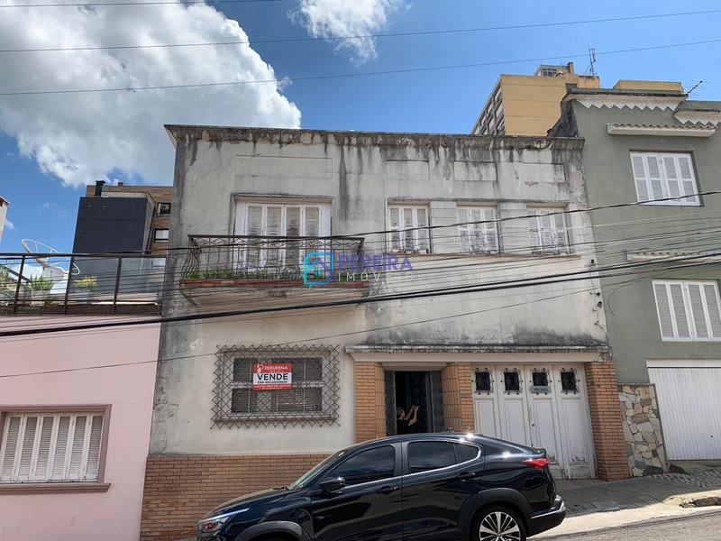 Casa de 03 dormitórios no Centro.: 2ª foto da galeria de imagens do imóvel