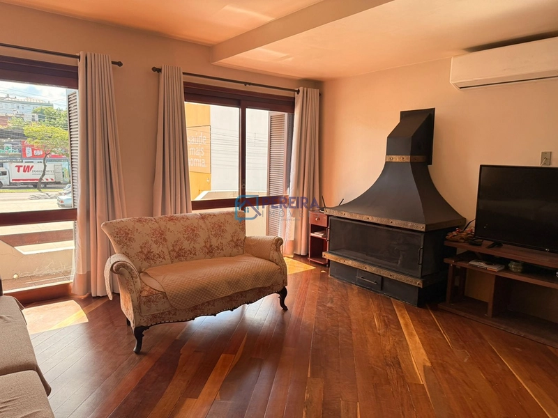 Casa central de 03 dormitórios: 27ª foto da galeria de imagens do imóvel