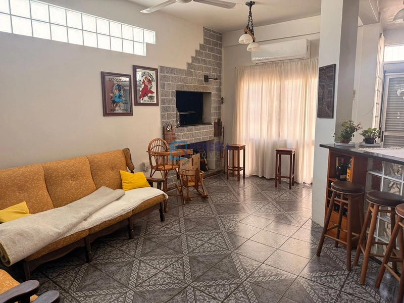 Casa central de 03 dormitórios: 20ª foto da galeria de imagens do imóvel