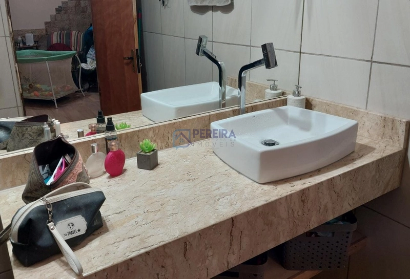 Casa com 03 dormitórios: 14ª foto da galeria de imagens do imóvel