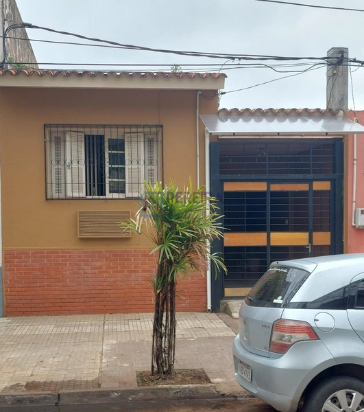 Casa com 03 dormitórios: 2ª foto da galeria de imagens do imóvel