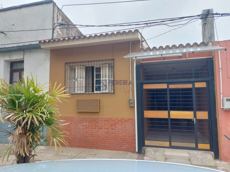 Casa com 03 dormitórios: 1ª foto da galeria de imagens do imóvel