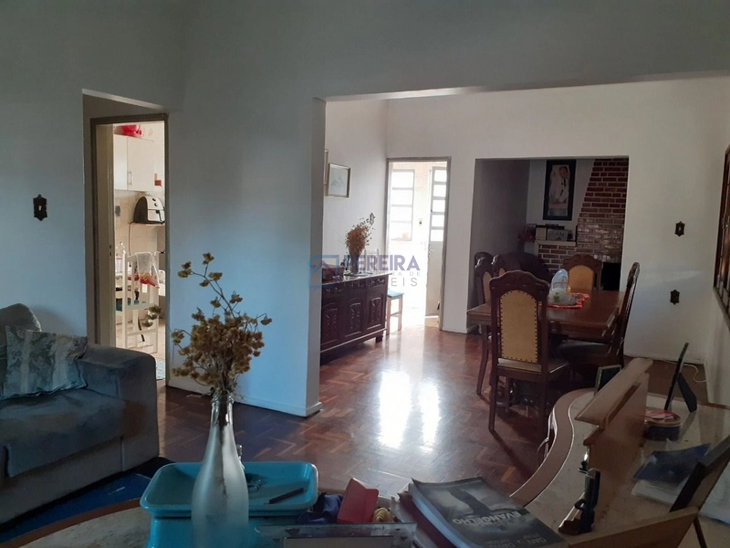 Casa de 04 dormitórios no centro.: 9ª foto da galeria de imagens do imóvel