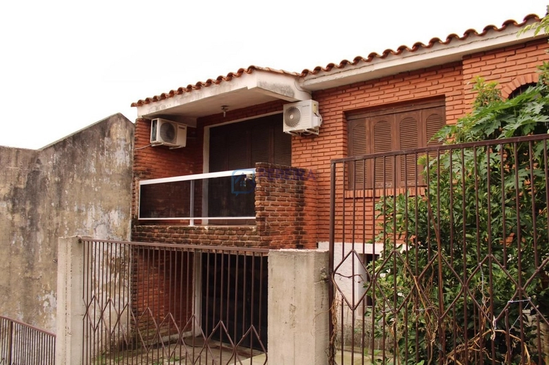 Casa de 04 dormitórios no centro.: 3ª foto da galeria de imagens do imóvel