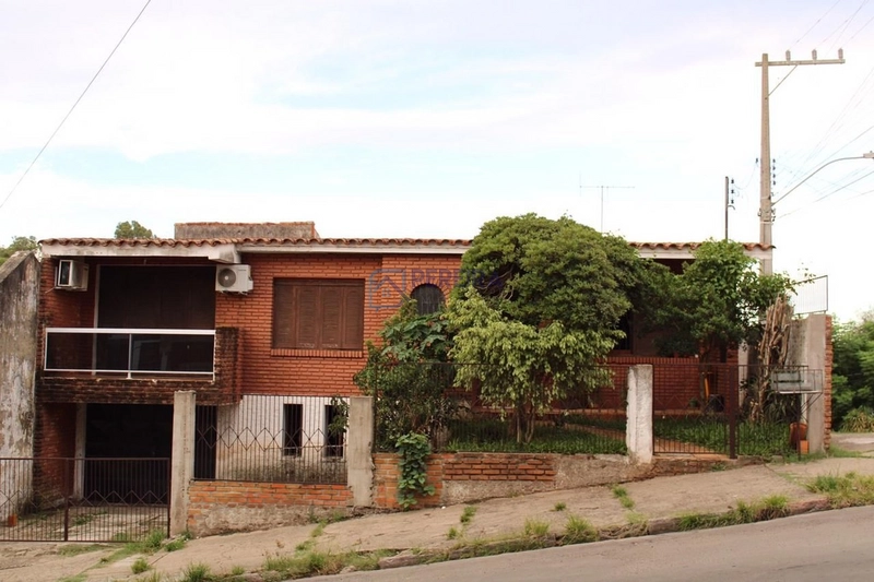 Casa de 04 dormitórios no centro.: 1ª foto da galeria de imagens do imóvel