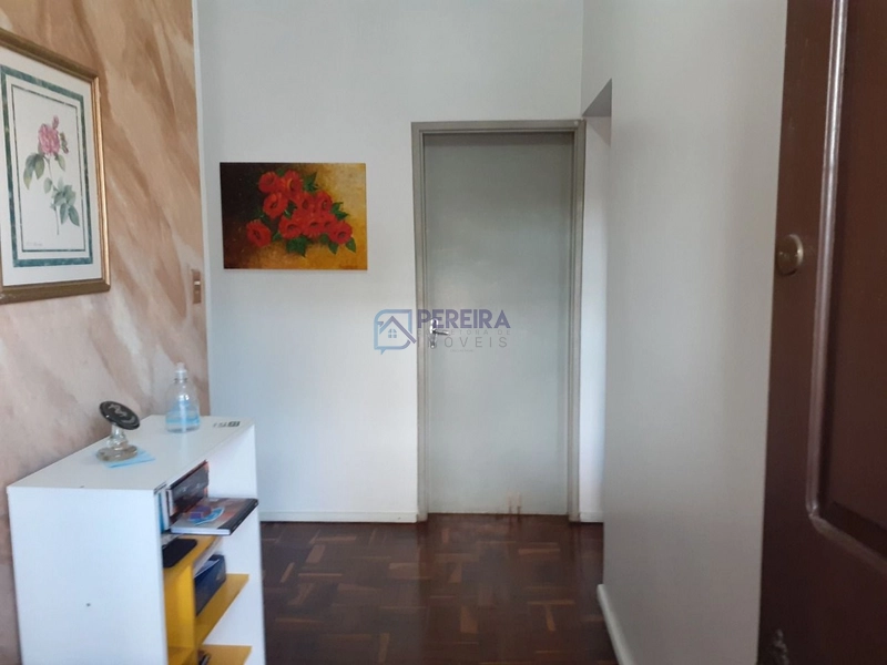 Casa de 04 dormitórios no centro.: 6ª foto da galeria de imagens do imóvel