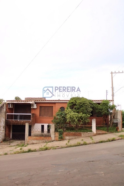 Casa de 04 dormitórios no centro.: 4ª foto da galeria de imagens do imóvel
