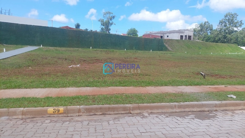 Terreno no Condomínio Parque das Águas: 1ª foto da galeria de imagens do imóvel